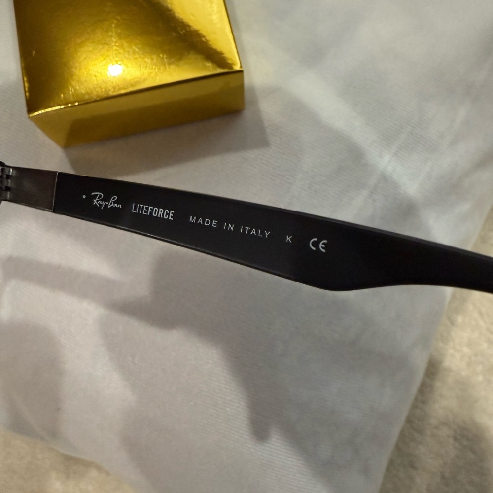 RAY-BAN
RB7032 Optics - Picture 8 of 8